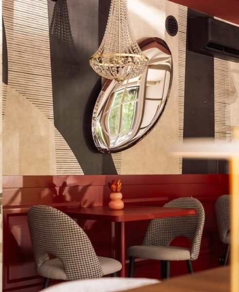 Wnętrze restauracji Mezalians w Kołobrzegu.