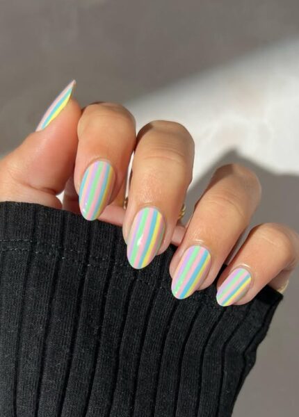 Nowy trend manicure – “beach towel nails” to stylizacja idealna na wakacje