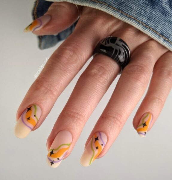 Swirl manicure.