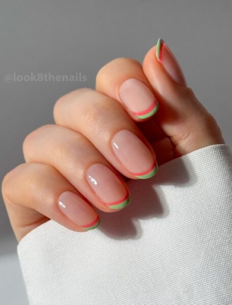 Kolorowy, francuski manicure.