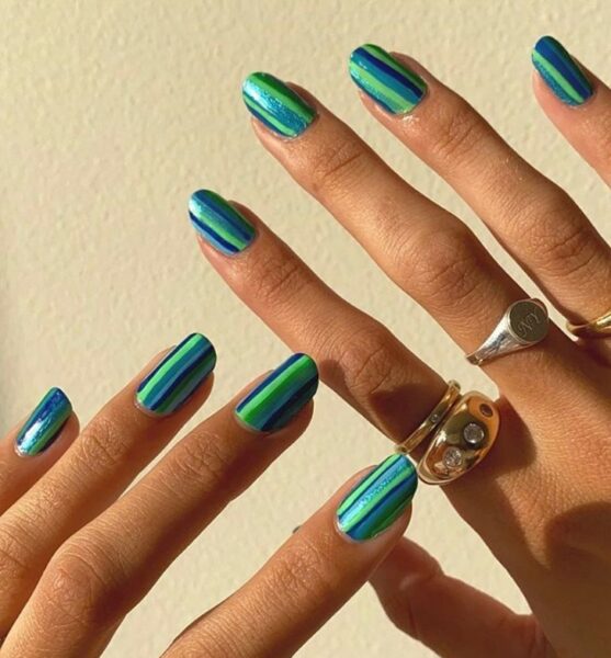 Kolorowy manicure.