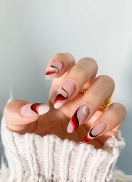 Kolorowy manicure.