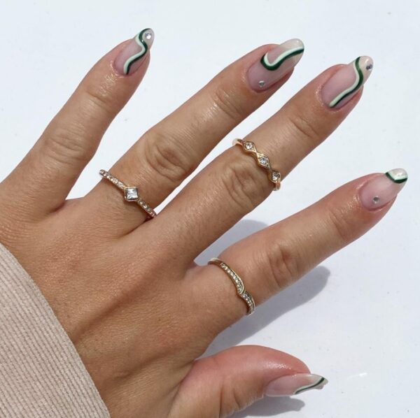 Kolorowy manicure.