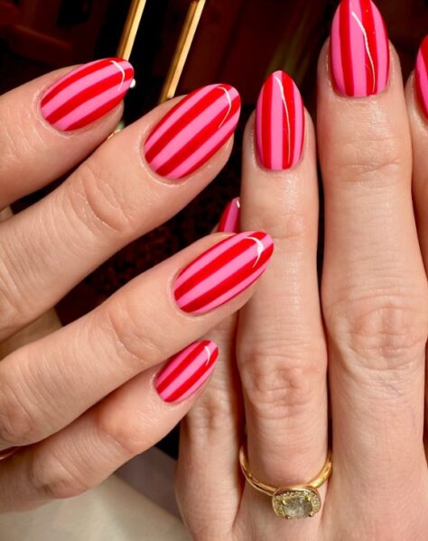Kolorowy manicure.