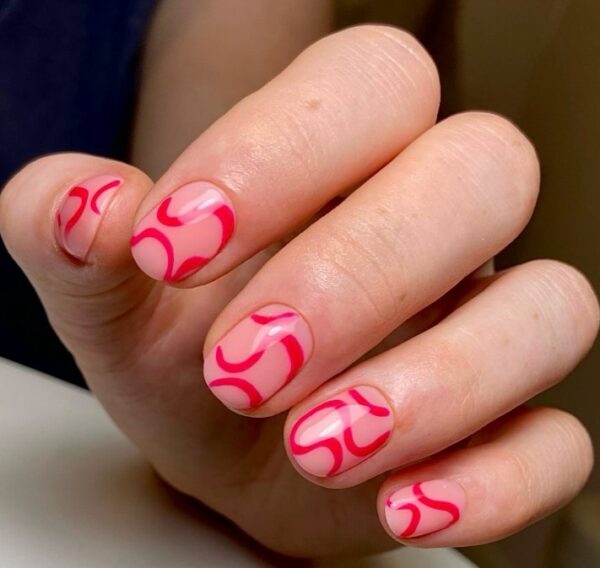 Kolorowy manicure.