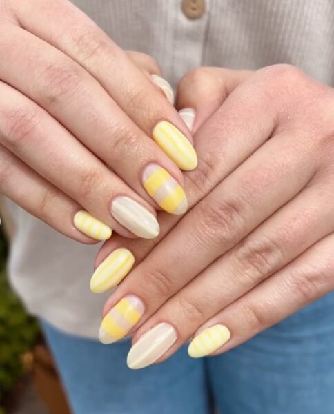 Kolorowy manicure.