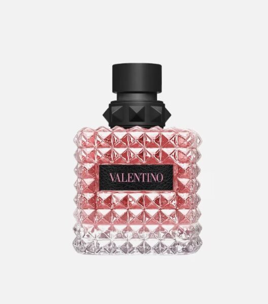 Różowy flakon perfum.