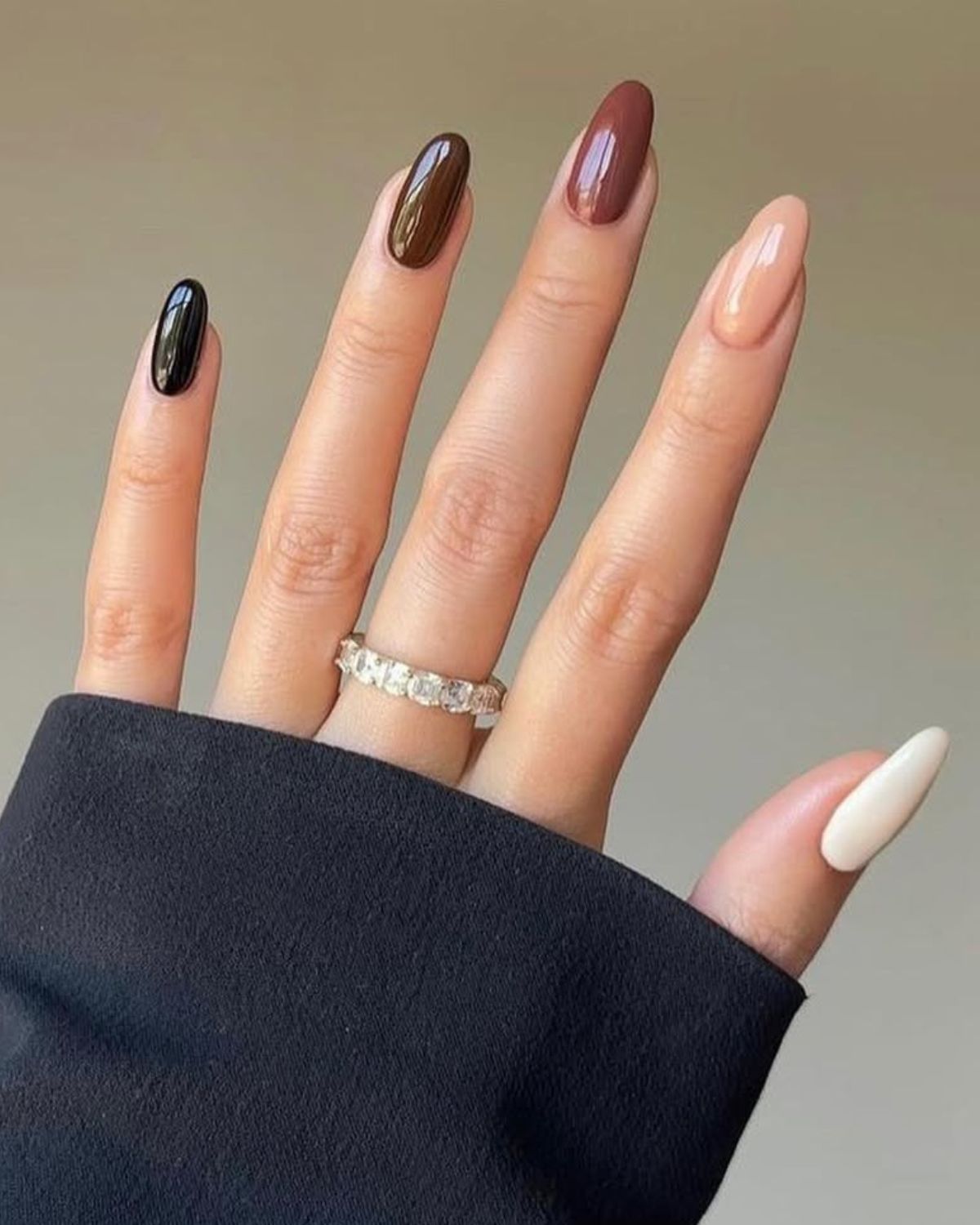 Gradient manicure – czym jest? Trend z wybiegów, który już przenosi się na ulice