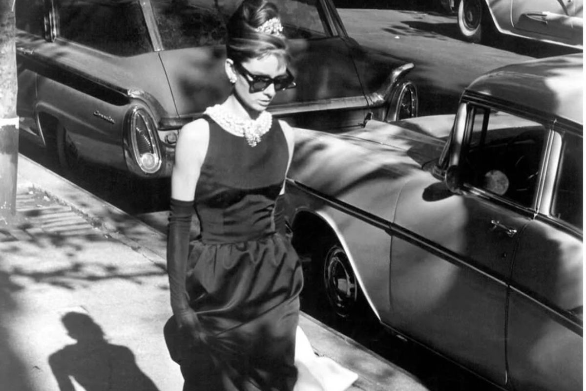 Historia małej czarnej – jak little black dress Coco Chanel zmieniła świat mody na zawsze?