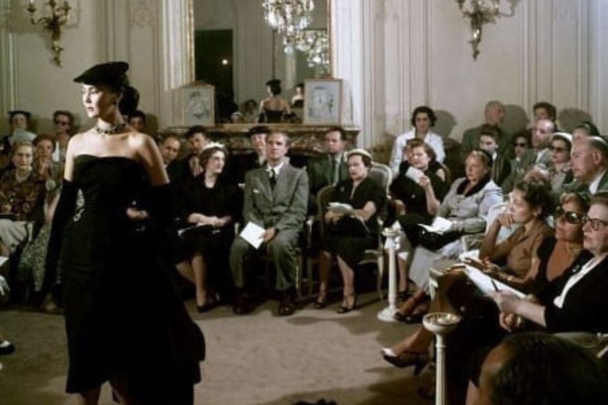Historia pokazów mody – pierwszy pokaz mody, haute couture i globalne tygodnie mody