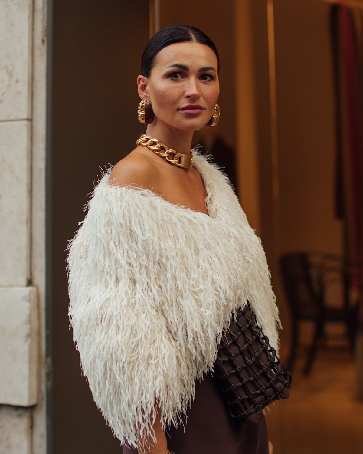 Styl paryski vs styl mediolański – odkryj różnice i znajdź swój modowy kierunek