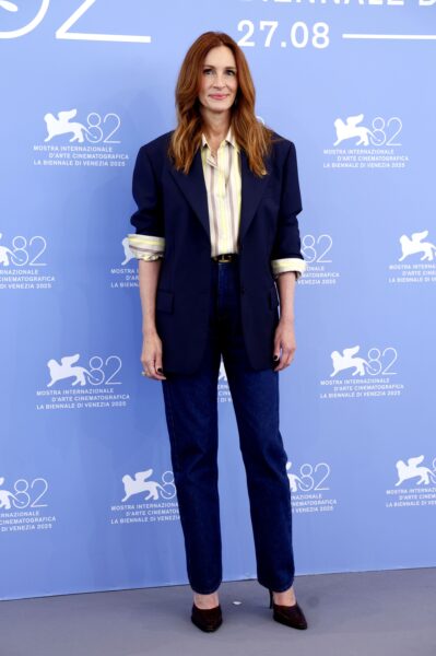 Julia Roberts w Versace na Festiwalu Filmowym w Wenecji /fot. Forum