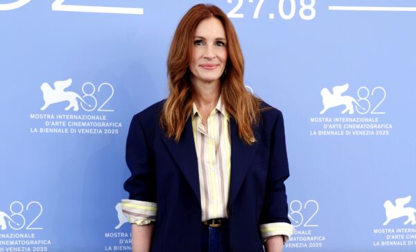 Julia Roberts w Versace na Festiwalu Filmowym w Wenecji /fot. Forum