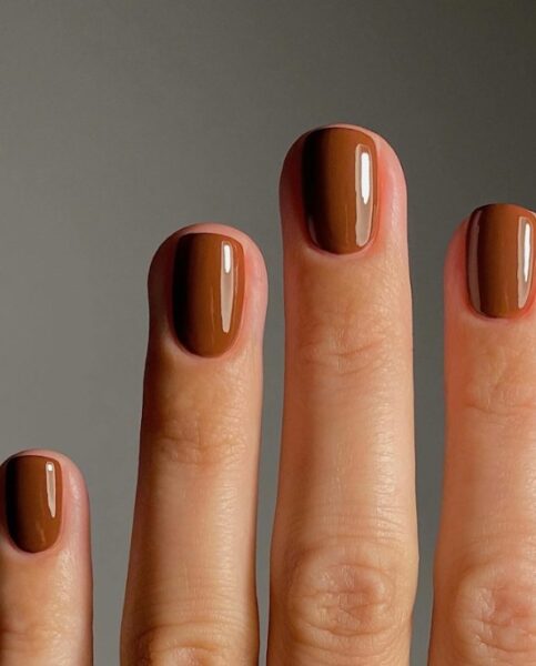 Kasztanowy manicure. 