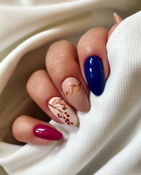Jarzębinowy manicure.