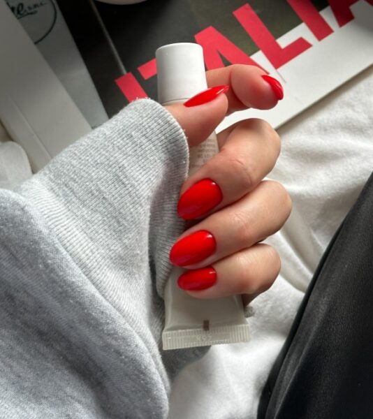 Jarzębinowy manicure.