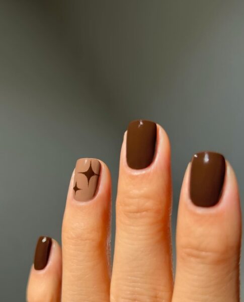 Kasztanowy manicure. 