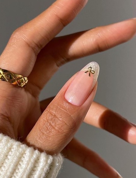 Do Wigilii zostały 3 miesiące, a w sieci już pojawiają się pierwsze inspiracje świątecznego manicure