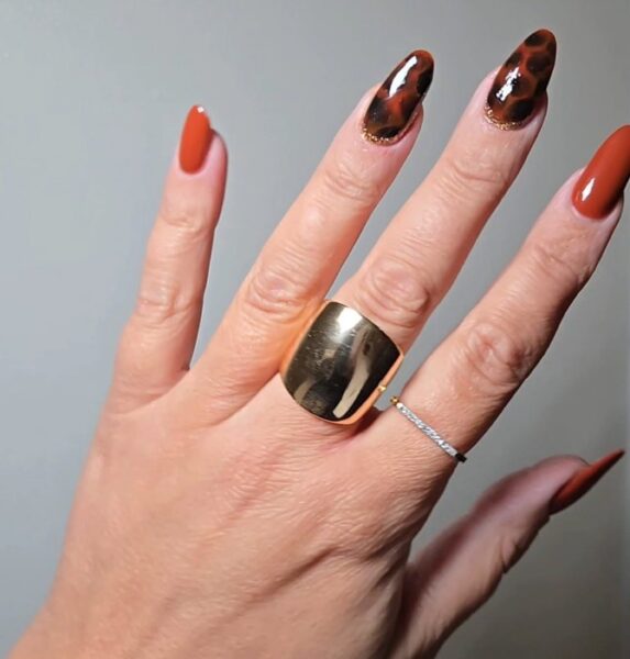 Terakota manicure.