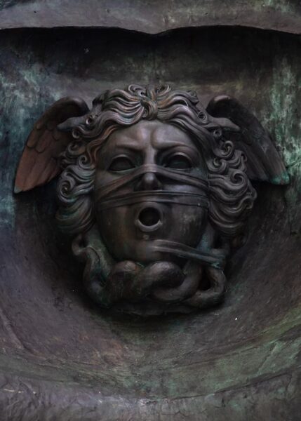 Rzeźba Tindaro Igora Mitoraja, fot. polswissart.pl