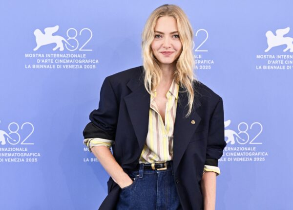 Amanda Seyfried w Versace na Festiwalu Filmowym w Wenecji /fot. Forum