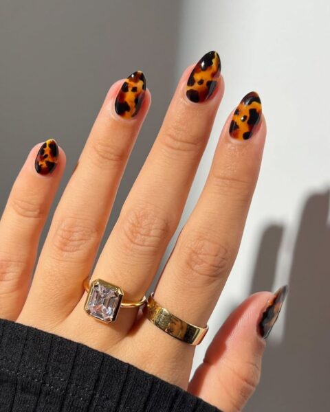 Carey nails – najmodniejszy manicure jesieni 2025. Jak go zrobić krok po kroku?