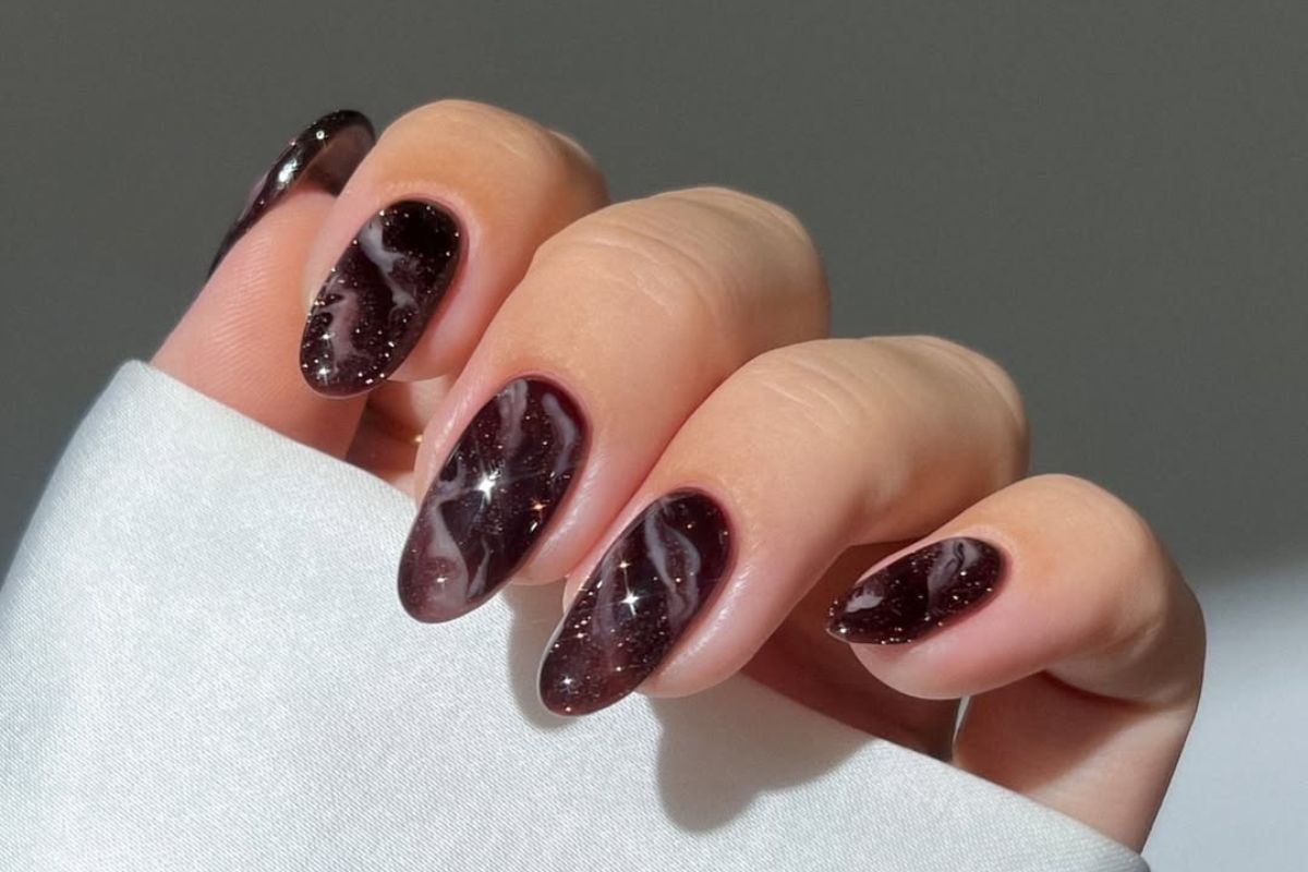 Manicure w jesiennych odcieniach 2025 – w tych 9 kolorach zbudujesz swój elegancki styl