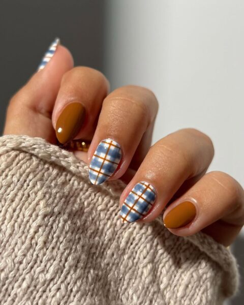 Manicure w kratkę – najmodniejszy trend, który łączy modę i urodę sezonu jesiennego 2025