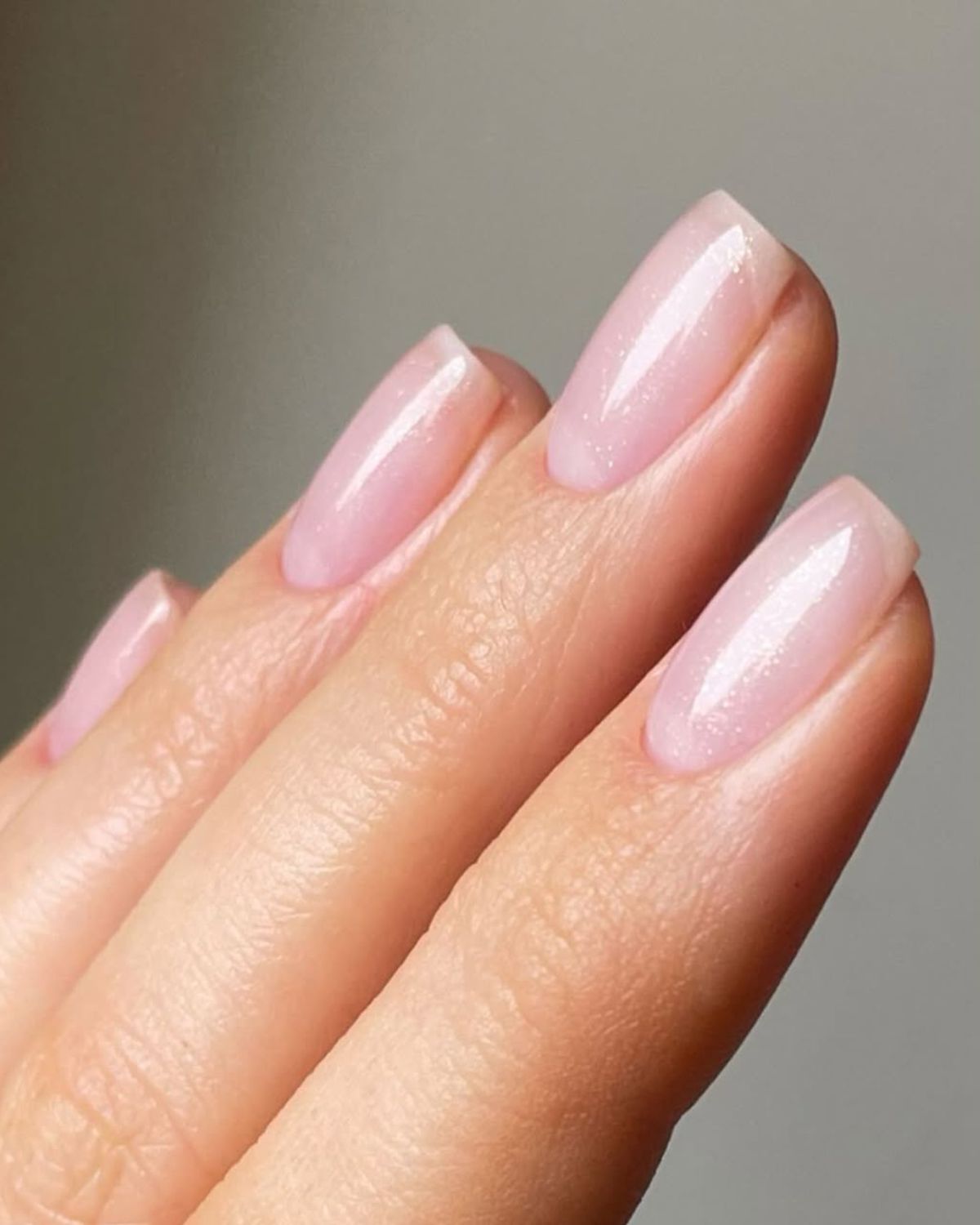 Tulle nails – manicure jak z tiulowego snu. Czy to nowy symbol nienachalnej elegancji?