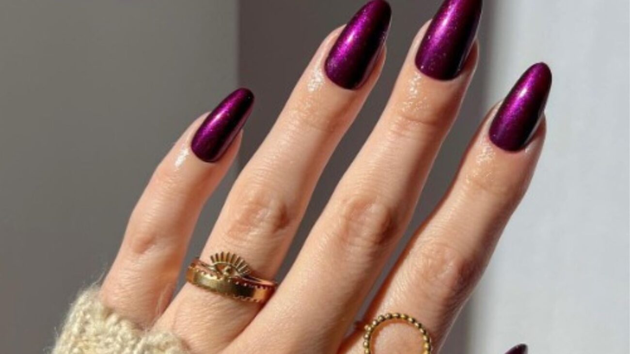 Eggplant manicure to stylizacja, której nie można zignorować jesienią