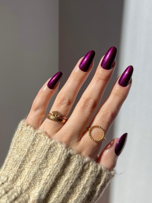 Eggplant manicure to stylizacja, której nie można zignorować jesienią