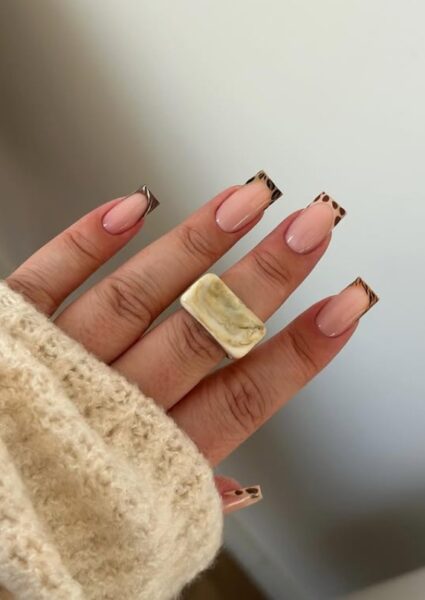 Animal print nails to trend, który ożywi jesienne stylizacje