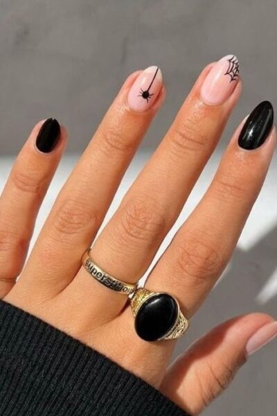 Manicure na halloween.