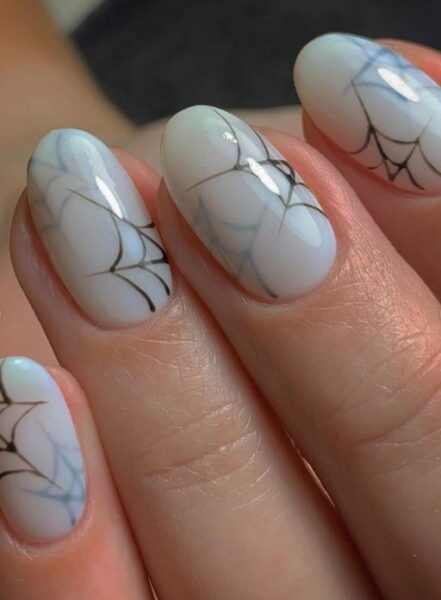 Manicure na halloween.
