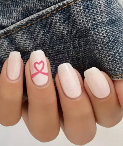 Różowe paznokcie w październiku to coś więcej, niż stylowy manicure