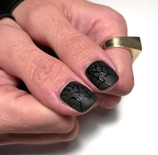 Manicure na halloween.