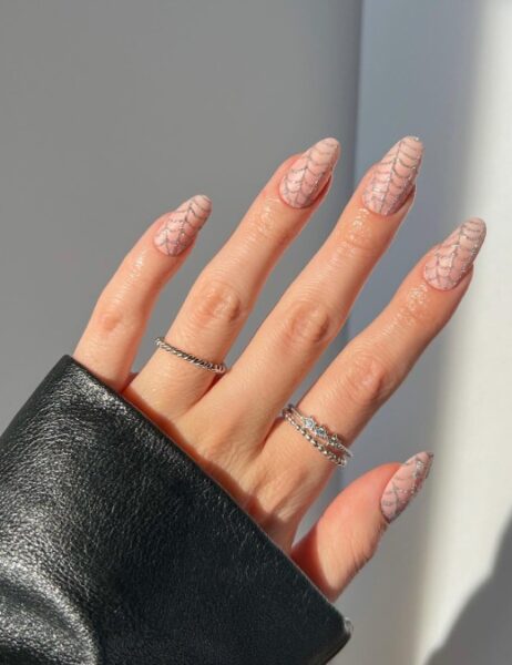 Manicure na halloween.