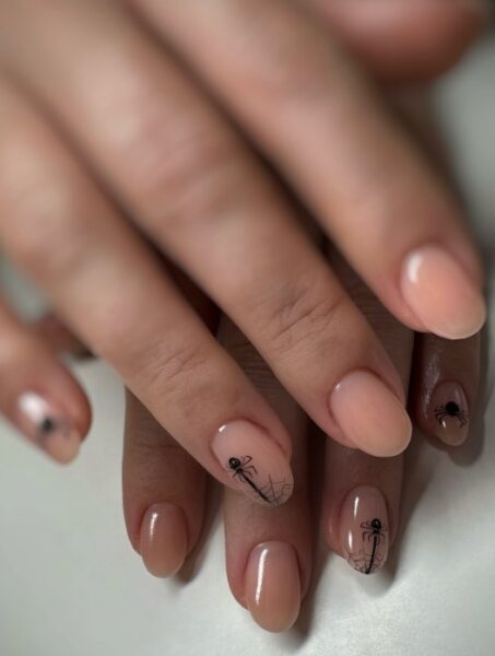 Manicure na halloween.