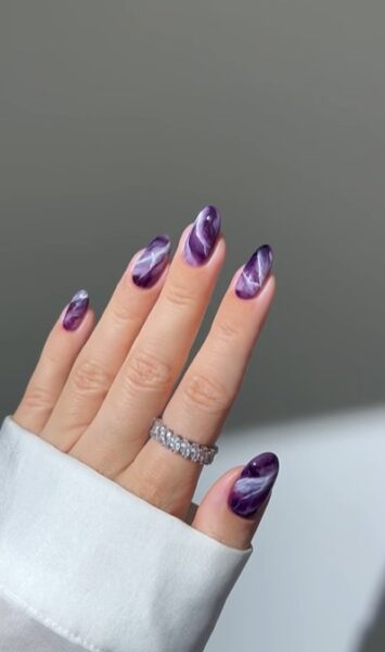 Bakłażanowy manicure. 
