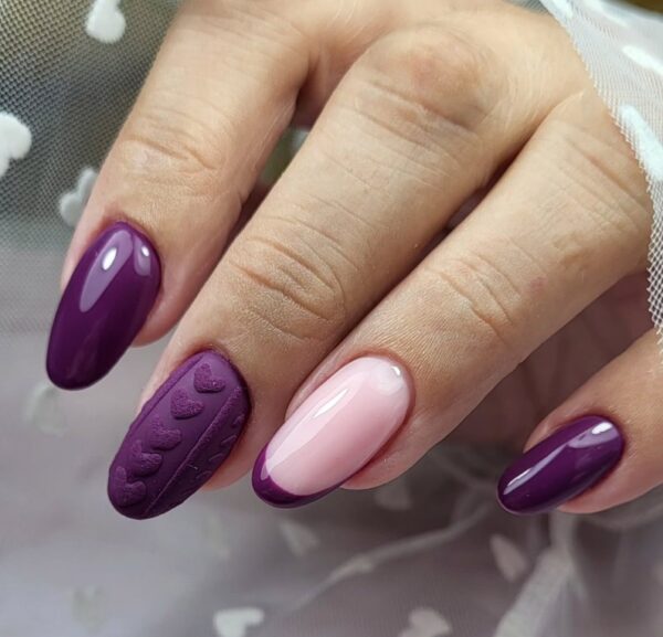 Bakłażan manicure. 