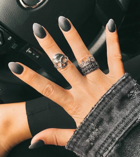 Manicure na halloween.