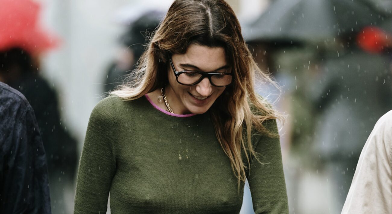 Wybrałam najpiękniejsze sukienki z długim rękawem, które sprawdzą się w biurze i na randce