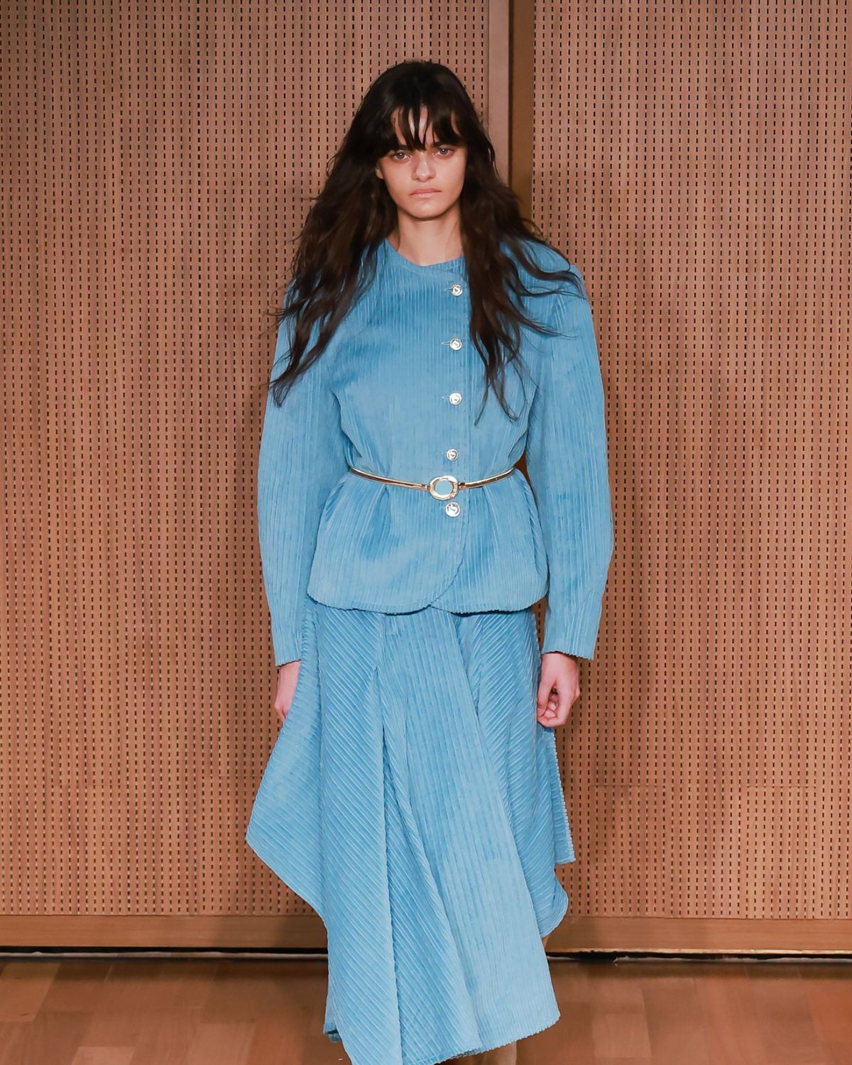 Kolor baby blue wraca na&nbsp;wybiegi i&nbsp;do&nbsp;szaf. Dlaczego w&nbsp;2026 roku nie&nbsp;da się go&nbsp;ignorować?