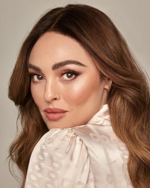 Jak używać konturówki w&nbsp;2026 roku? Nowe trendy, miękkie kontury i&nbsp;efekt „twoje usta, tylko&nbsp;lepsze”