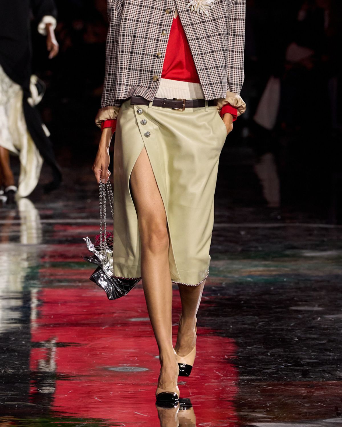 Modne spódnice na&nbsp;wiosnę 2026 – trendy z&nbsp;wybiegów. Dół staje się ważniejszy niż góra stylizacji