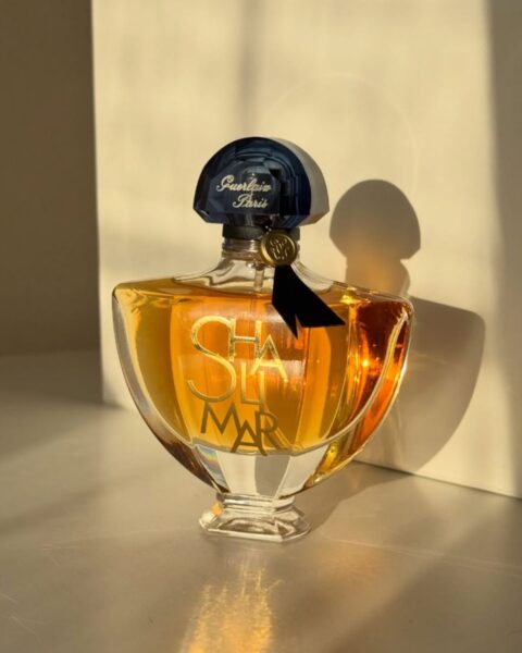 Najpiękniejsze flakony perfum – 8 zapachów, które wyglądają jak biżuteria na&nbsp;łazienkowej półce