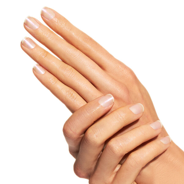 Quiet luxury na&nbsp;paznokciach. Mleczne i&nbsp;nude odcienie, które wyglądają drogo bez&nbsp;wysiłku