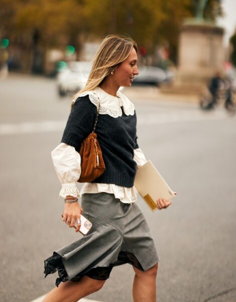 Nowa odsłona klasyki: kołnierzyk Piotrusia Pana mocnym akcentem wiosny 2026