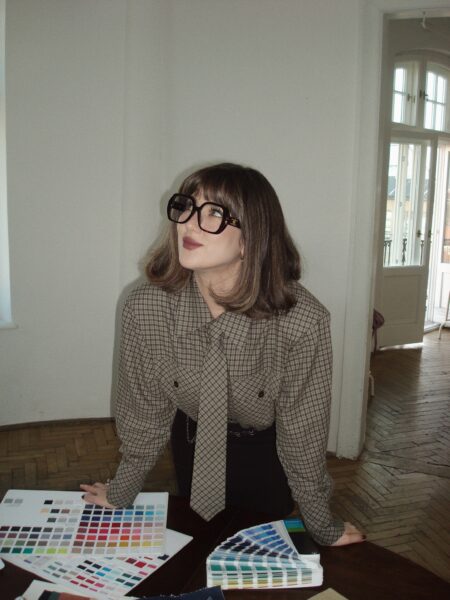 “W moim podejściu do projektowania wiek ani styl życia nie mają znaczenia”, rozmawiamy z Karoliną Naji