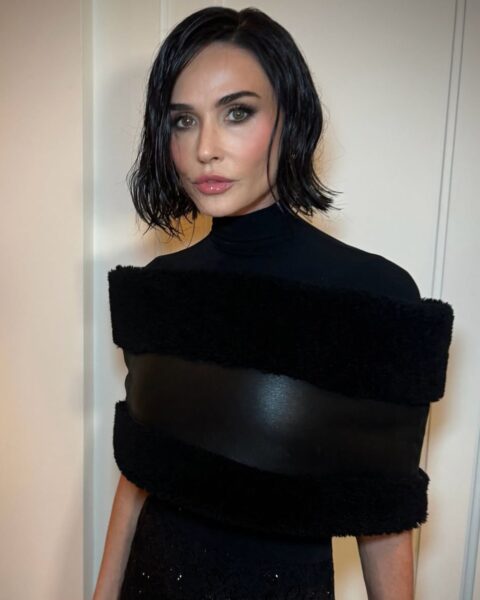 Idealne fryzury na&nbsp;wiosnę 2026 dla kobiet 50+ – trendy z&nbsp;korzyściami dla dojrzałej urody